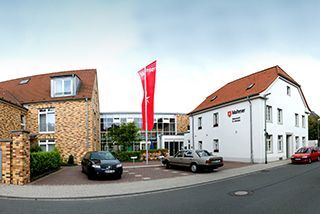 Die Außenansicht des Malteserstifts St. Sebastian Duisburg-Mündelheim Pflegeeinrichtung im Westen von Deutschland - Malteserstift St. Sebastian Duisburg-Mündelheim