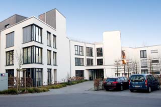 Die Außenansicht des Malteserstift Bischof-Ketteler in Hamburg Pflegeeinrichtung in Hamburg für betreutes Wohnen - Malteserstift Bischof-Ketteler in Hamburg