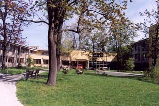 Die Außenansicht des Malteserstift St. Hedwig in Bautzen Pflegeeinrichtung in Ost-Deutschland - Malteserstift St. Hedwig in Bautzen